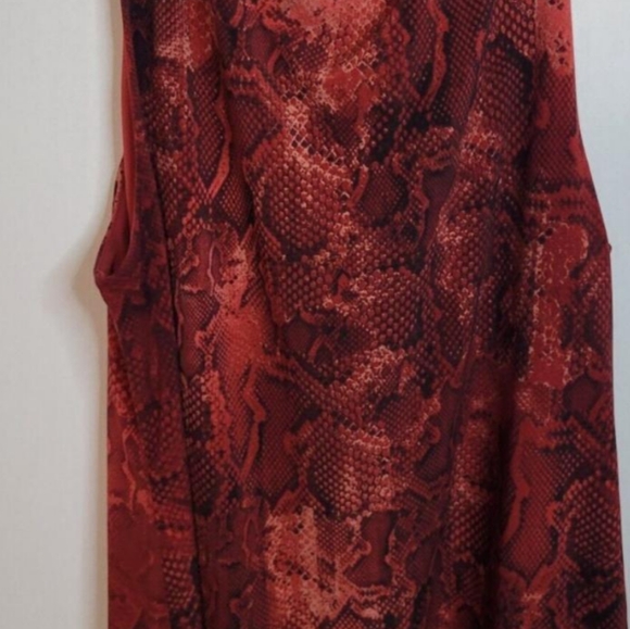 White House Black Market | Python-Print Top - Picture 13 of 16